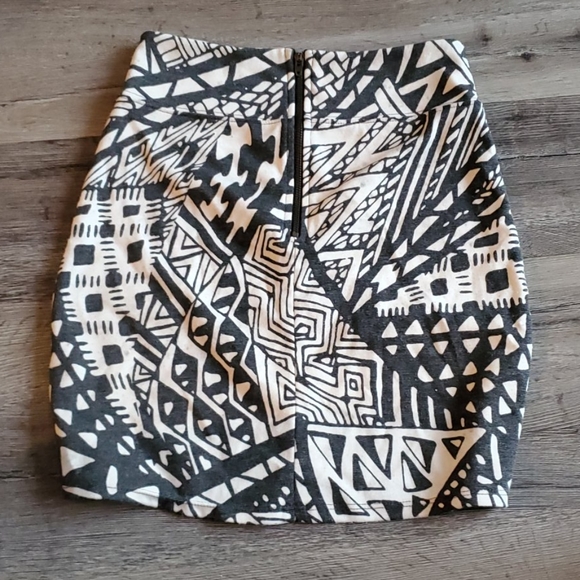 Silence + Noise Printed Mini Skirt - Picture 4 of 5